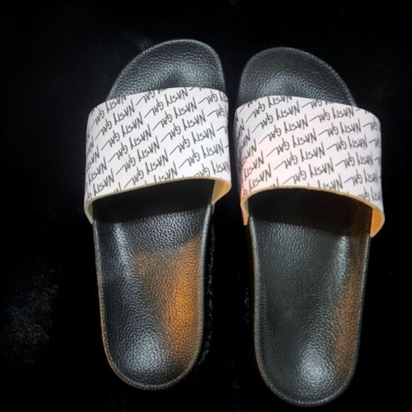 Nasty Gal Logo Slides - Picture 2 of 8